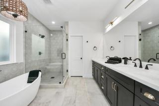Stylish & Cozy Mins to Downtown With Backayrd - Houston - 3