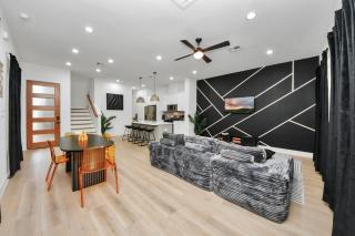Stylish & Cozy Mins to Downtown With Backayrd - Houston - 0