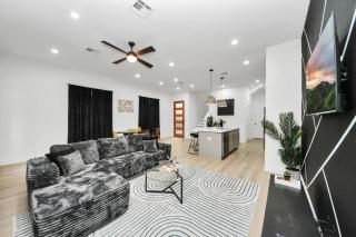 Stylish & Cozy Mins to Downtown With Backayrd - Houston - 6