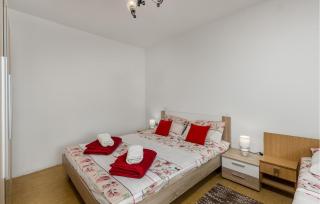 1 Bedroom Awesome Apartment In Selce - 6