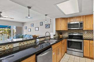 Dolphin Cove- Pet Friendly Waterfront Townhome w Pool - 8