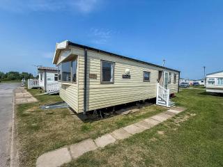 Lovely 6 Berth Caravan For Hire At Barmston Beach Holiday Park Ref 62062Hc - Lund - 0