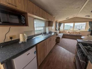 Lovely 6 Berth Caravan For Hire At Barmston Beach Holiday Park Ref 62062Hc - Lund - 1