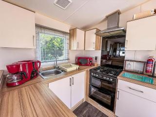 Lovely 8 Berth Caravan With Decking And Wifi In Yorkshire, Ref 71011Ic - Tunstall - 1