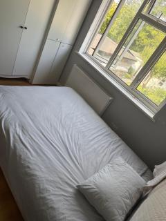 Double Room studio For Guest in Sutton - 4