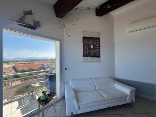 Spacious air-conditioned duplex with 270 degree sea views - 7