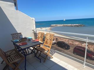 Spacious air-conditioned duplex with 270 degree sea views - 5