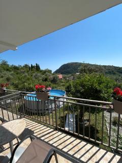 Apartman Buljarica,Bačvice sa bazenom - Petrovac na Moru - 0