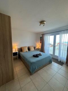 Spacious air-conditioned duplex with 270 degree sea views - 3