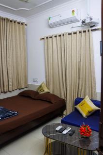 Bollywood House 100 inch Cinema Jacuzzi Party Couples - 7
