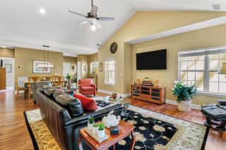 E2 Golfmaster Relaxing Golf Escape with Beach Access - 0