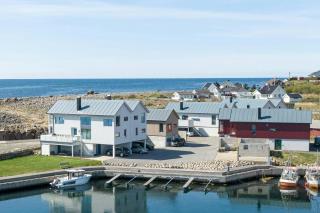 Modern Holiday Home With Sea View In Borhaug - 1