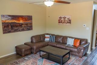 Ultimate Group Getaway Near Joe Pool Lake - Grand Prairie - 8