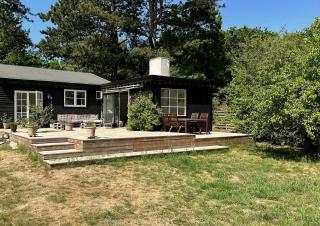 Home With Recycled Finds Near Nature - 0