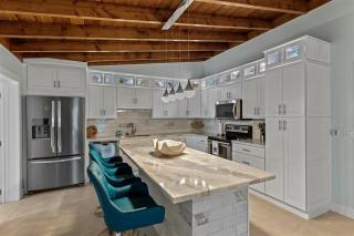 Keys Dream - Luxury Waterfront Home, Beach Club w Pool, 37' Dock - 9