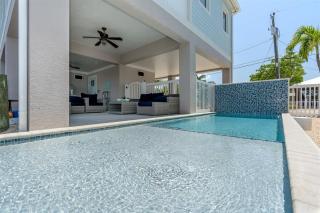 Island Time - Luxury Waterfront Pool Home, 32' Dock - 8