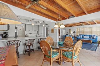 My Beach Key - Waterfront Home, 32' Dock, Tiki Hut, Beach Club Access w Pool - 4
