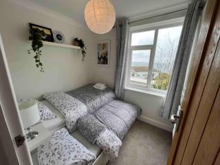 Coastguard Cottage - - 3