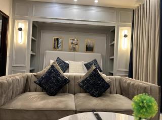 Elysium Tower Designer Apartments Facing Centaurus Mal Islamabad - Islamabad - 8