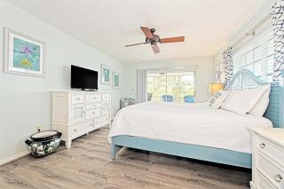 One Particular Harbor - Waterfront Pool Home Near the Beach, 80' Dock - 6