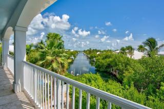 Oceanside Manor- Expansive Waterfront Pool Home, 30' Dock - 7