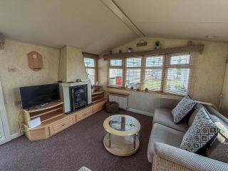 Cosy Caravan At Sand Le Mere Holiday Park In Yorkshire Ref 71004G - Tunstall - 1