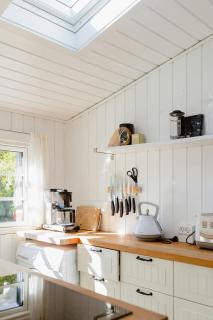 Cottage Life In Intimate Wooden Cabin - 8