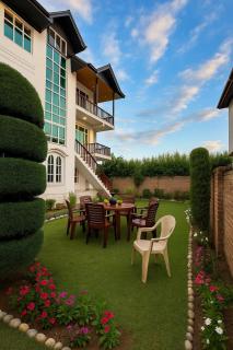 The Shesh Bagh Boutique - Garden Stay Near Dal Lake & Mughal Garden - 0