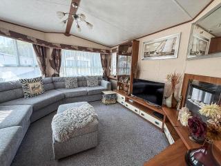 Lovely Caravan For Hire With Decking At Skipsea Sands In Yorkshire Ref 41015Wf - 3