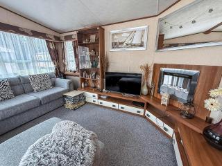 Lovely Caravan For Hire With Decking At Skipsea Sands In Yorkshire Ref 41015Wf - 1