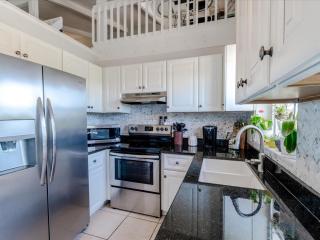 Sanctuary Bay - Private Waterfront Home, 42' Dock - 6