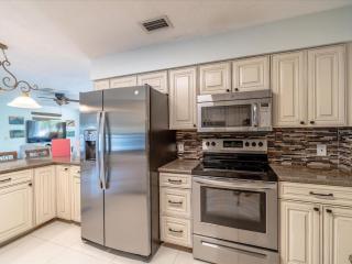 Refuge on the Reef - Luxury Waterfront Pool Home, 75' Dpck - 3