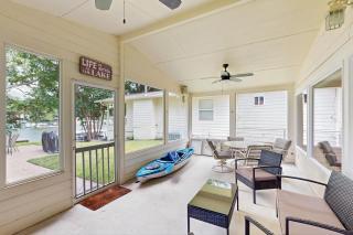 Lake Escape - Kingsland - 9
