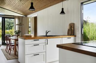 Find Peace In Cosiest Setting With Sea Glimpse - Assens - 9