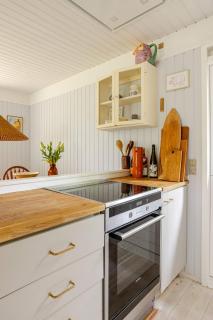 Colourful Details In Wooden House On Nature Plot - 7