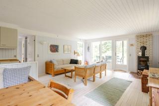 Colourful Details In Wooden House On Nature Plot - Vig - 2