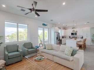 Seaside Serenity - Luxury Waterfront Pool Home, 35` Dock - 5