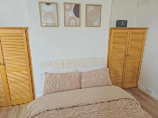 Brits-Halley Luxury Apartments - Annfield Plain - 4