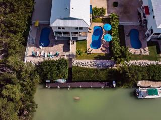 Sombrero Chic - Waterfront Pool Home Near Sombrero Beach, 40' Dock - 2