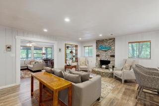 Lakeside Gem - Kingsland - 9