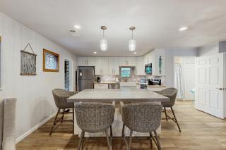 Lakeside Gem - Kingsland - 1