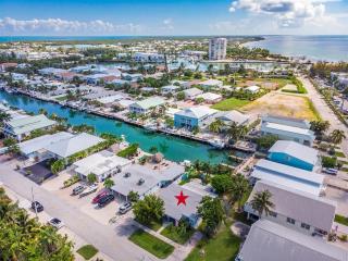 Tranquil Retreat - Waterfront Home, 37' Dock, Cabana Club Access w Pool - 6