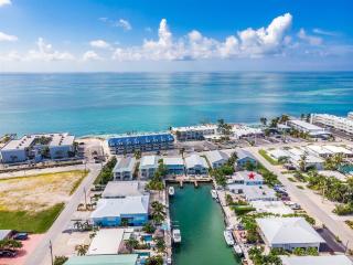 Tranquil Retreat - Waterfront Home, 37' Dock, Cabana Club Access w Pool - 4