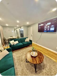 Cozy 3BR with parking, Sleeps up to 8 - Irvington - 1