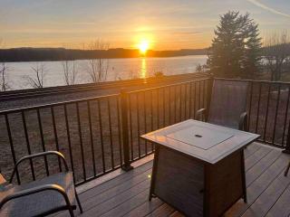Dragonfly loft, hot tub, river views - Fountain City - 5