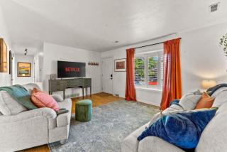 The Gather House Stylish Stay w Room to Play - 1