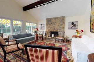 572) Large 3 bedroom with a gorgeous pool - - 9