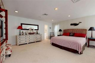 572) Large 3 bedroom with a gorgeous pool - - 8