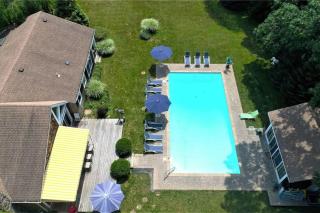572) Large 3 bedroom with a gorgeous pool - - 6