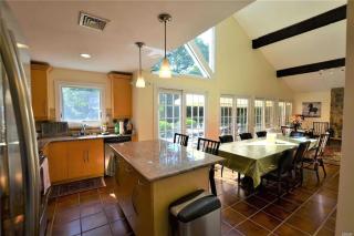 572) Large 3 bedroom with a gorgeous pool - - 2